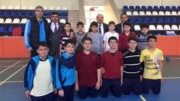 Batı Karadeniz Minikler Hentbol Grup 1. si Akçamescit Ortaokuluna tebrik ziyareti.
