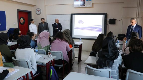 Vali Nusret DİRİM ve İl Milli Eğitim Müdürümüz Yaşar DEMİR Şehit Mustafa Yaman Anadolu İmam Hatip Lisesinde