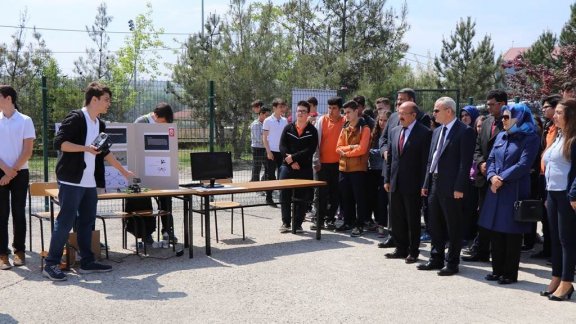 FSM Anadolu Lisesi Tübitak Bilim Fuarı Projelerini Sergiledi
