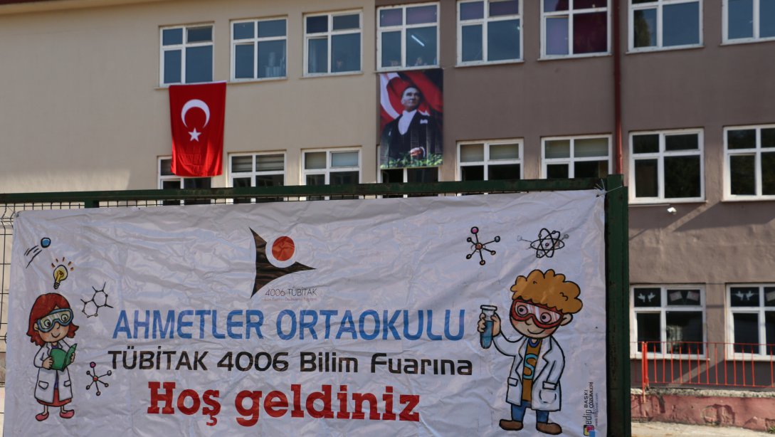 Ahmetler Ortaokulu'nda 7 Kasım 2019 tarihinde 4006 TÜBİTAK Bilim Fuarı gerçekleştirildi.