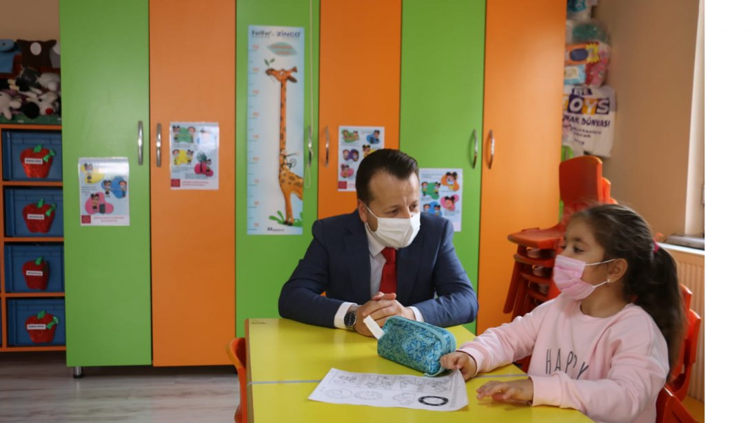 İl Milli Eğitim Müdürümüz Sn. Oğuzhan ACAR, Gökkuşağı Anaokulu ile 7 Eylül Anaokulunu ziyaret etti.