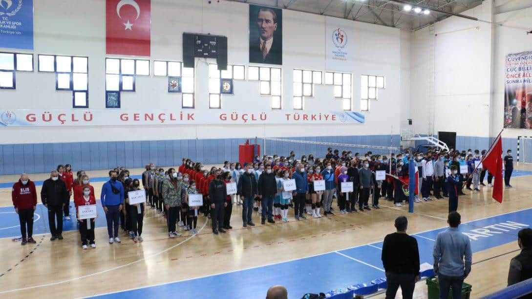 İl Milli Eğitim Müdürümüz Sayın Oğuzhan Acar, Okul Sporları Yıldız Kız-Erkek Voleybol Grup Müsabakalarının Açılış Seremonise Katılım Sağladı