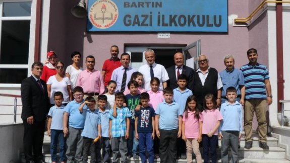 Milli Eğitim Müdürümüz Yaşar DEMİR Vali Beyle beraber Gazi İlkokulu ve Gazi Ortaokulundalar