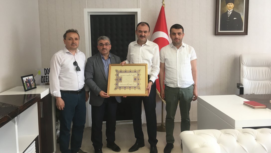 Bartın ENSAR Vakfı Şube Başkanı Engin KÖSTEKÇİ ve Yönetim Kurulu Üyeleri, İl Milli Eğitim Müdürümüz Sayın Bilal Yılmaz Çandıroğlu'nu makamında ziyaret ettiler.