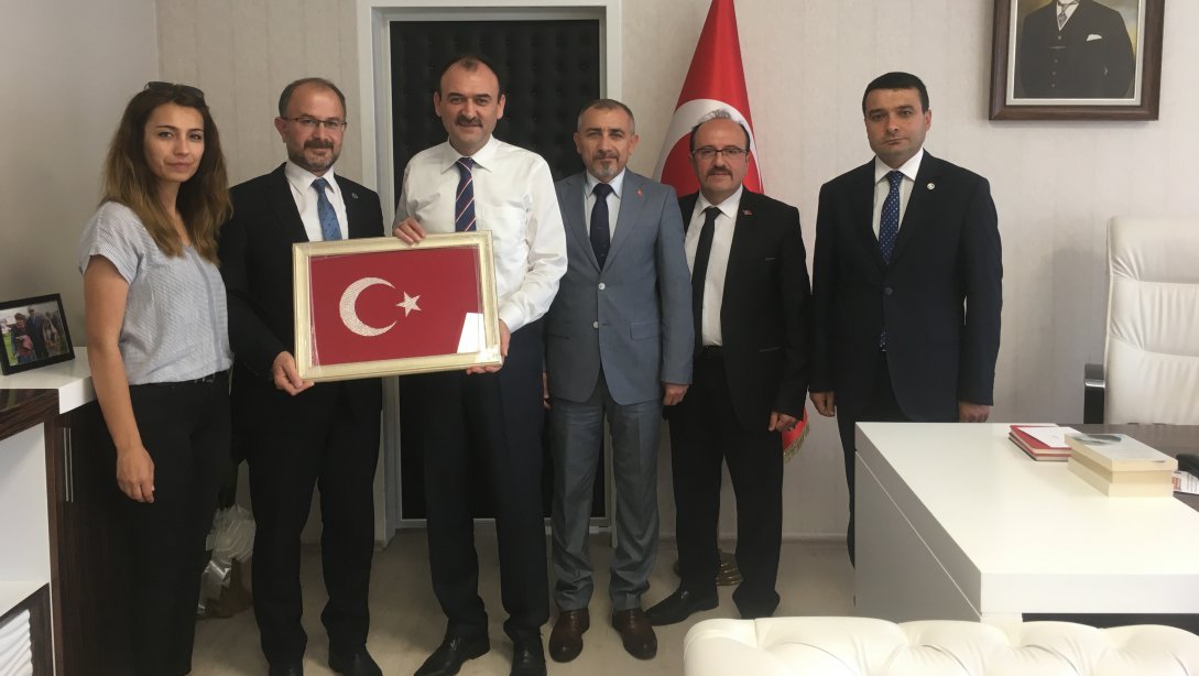 Bartın Türk Eğitim-Sen Yönetim Kurulu Şube Başkanı Sezai HANGİŞİ ve Yönetim Kurulu Üyeleri İl Milli Eğitim Müdürümüz Sayın Bilal Yılmaz Çandıroğlu'nu makamında ziyaret ettiler.