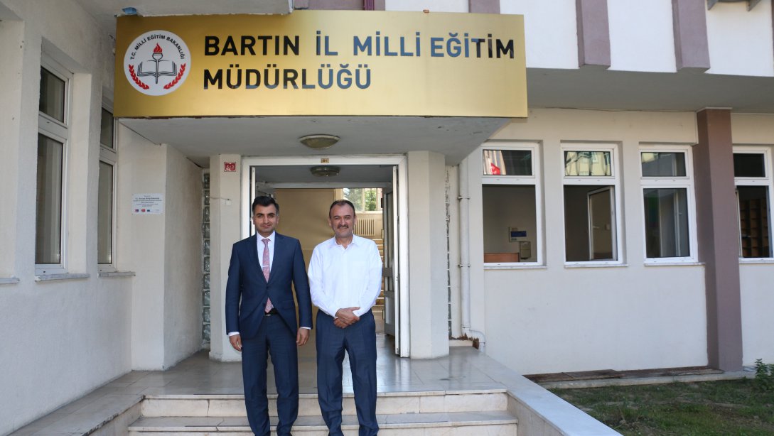KARABÜK İl Milli Eğitim Müdürü Mehmet Fatih VARGELOĞLU, İl Milli Eğitim Müdürümüz Bilal Yılmaz ÇANDIROĞLU'nu ziyaret etti.
