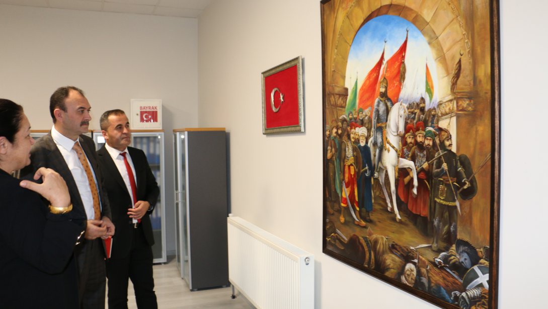 İl Milli Eğitim Müdürümüz Sayın Bilal Yılmaz ÇANDIROĞLU, Fatih Sultan Mehmet Anadolu Lisesi'ni ziyaret etti ve öğretmenlerle görüştü.