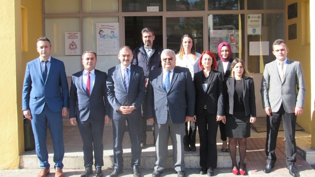 İl Milli Eğitim Müdürümüz Sayın Bilal Yılmaz ÇANDIROĞLU başkanlığında Kurucaşile Ortaokulu'nda Ortaokul ve Lise Okul Müdürleri ile toplantı gerçekleştirildi.