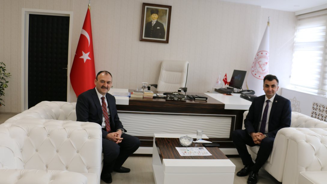 Karabük İl Milli Eğitim Müdürü Sayın Mehmet Fatih VARGELOĞLU, İl Milli Eğitim Müdürümüz Sayın Bilal Yılmaz ÇANDIROĞLU'nu makamında ziyaret etti.