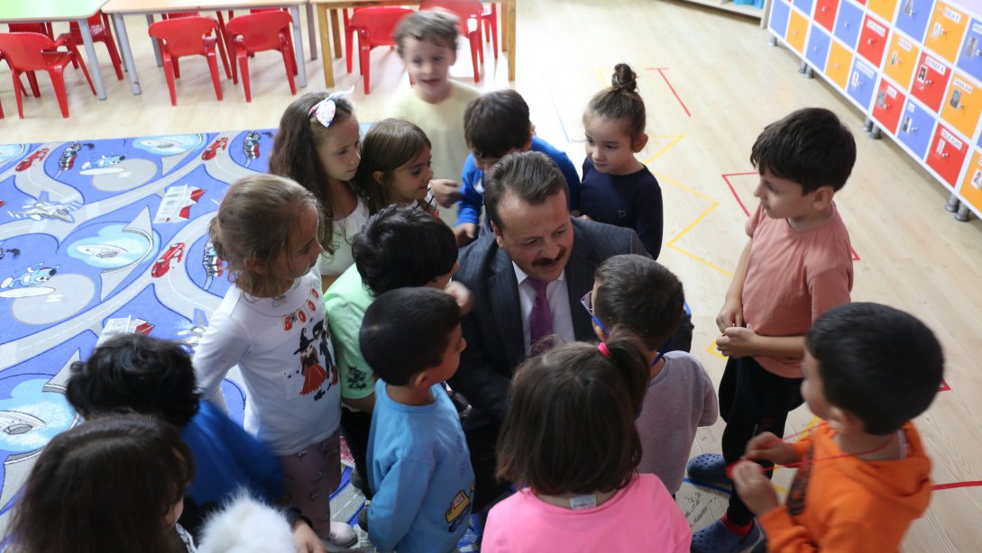 Yeni haftaya yeni ziyaretlerle başlayan, İl Milli Eğitim Müdürümüz Sayın Oğuzhan ACAR, 23 Nisan Anaokulunu ziyaret etti