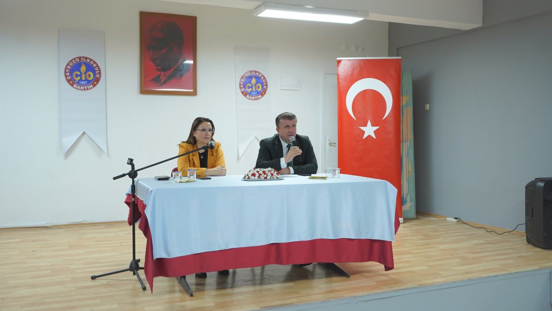 Valimiz Sayın Dr. Nurtaç ARSLAN ile İl Millî Eğitim Müdürümüz Ramazan AŞCI'nın Çaydüzü İlkokulunda Öğrenci Velileri ile Buluşması